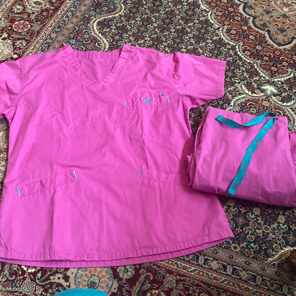 Scrub set